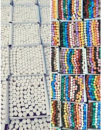 Craies scolaires couleurs et blanches de l'entreprise NIGER-CRAIE PRODUCTION